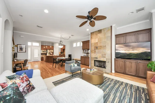 $2,975 | 584 Bomar Street, Houston, TX 77006