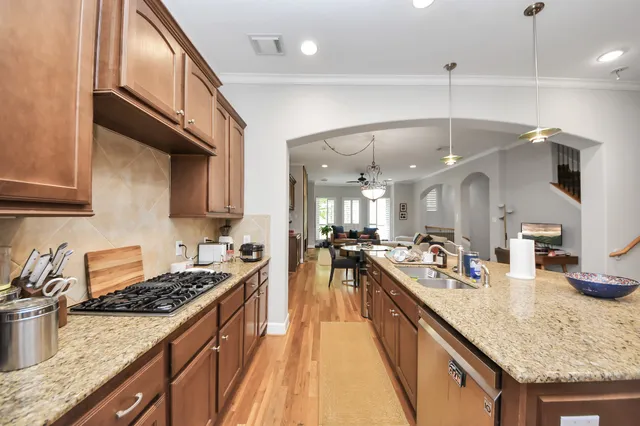 $2,975 | 584 Bomar Street, Houston, TX 77006