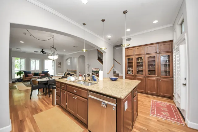 $2,975 | 584 Bomar Street, Houston, TX 77006