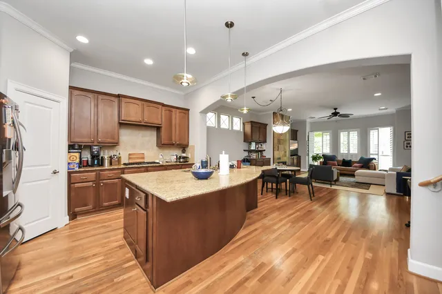 $2,975 | 584 Bomar Street, Houston, TX 77006