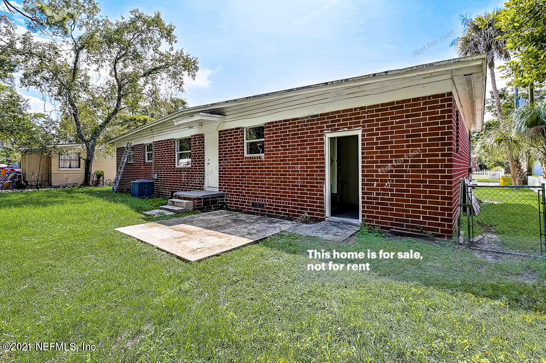 3503 Rogero Road Jacksonville, FL 32277 - Photo 12 of 27 a view of backyard with a garden