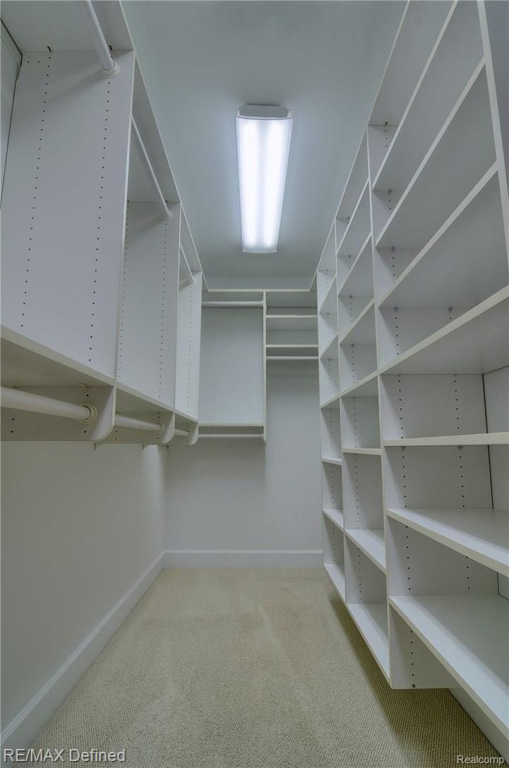 4237 Fieldbrook Road West Bloomfield, MI 48323 - Photo 22 of 41 Master_Bedroom_Walkin_Closet.jpg