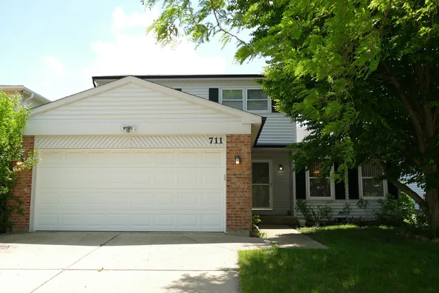 $2,300 | 711 North Lakeside Drive, Vernon Hills, IL 60061