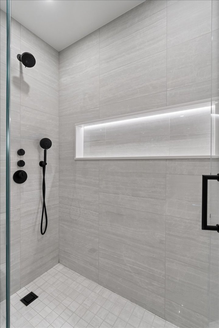 740 West Fulton Street, Unit 507 Chicago, IL 60661 - Photo 19 of 27 a bathroom with a shower