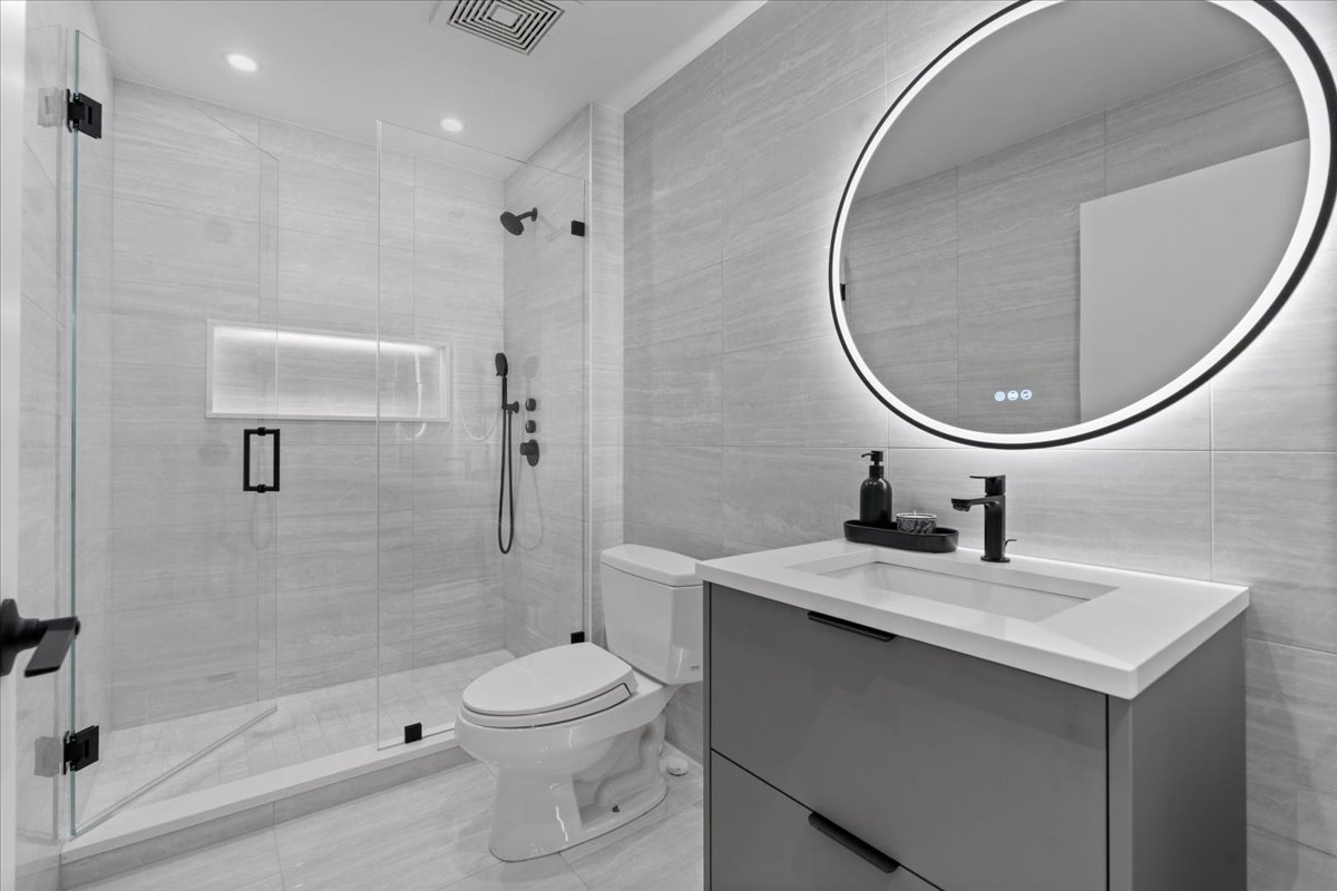 740 West Fulton Street, Unit 507 Chicago, IL 60661 - Photo 22 of 27 a bathroom with a sink a toilet and shower