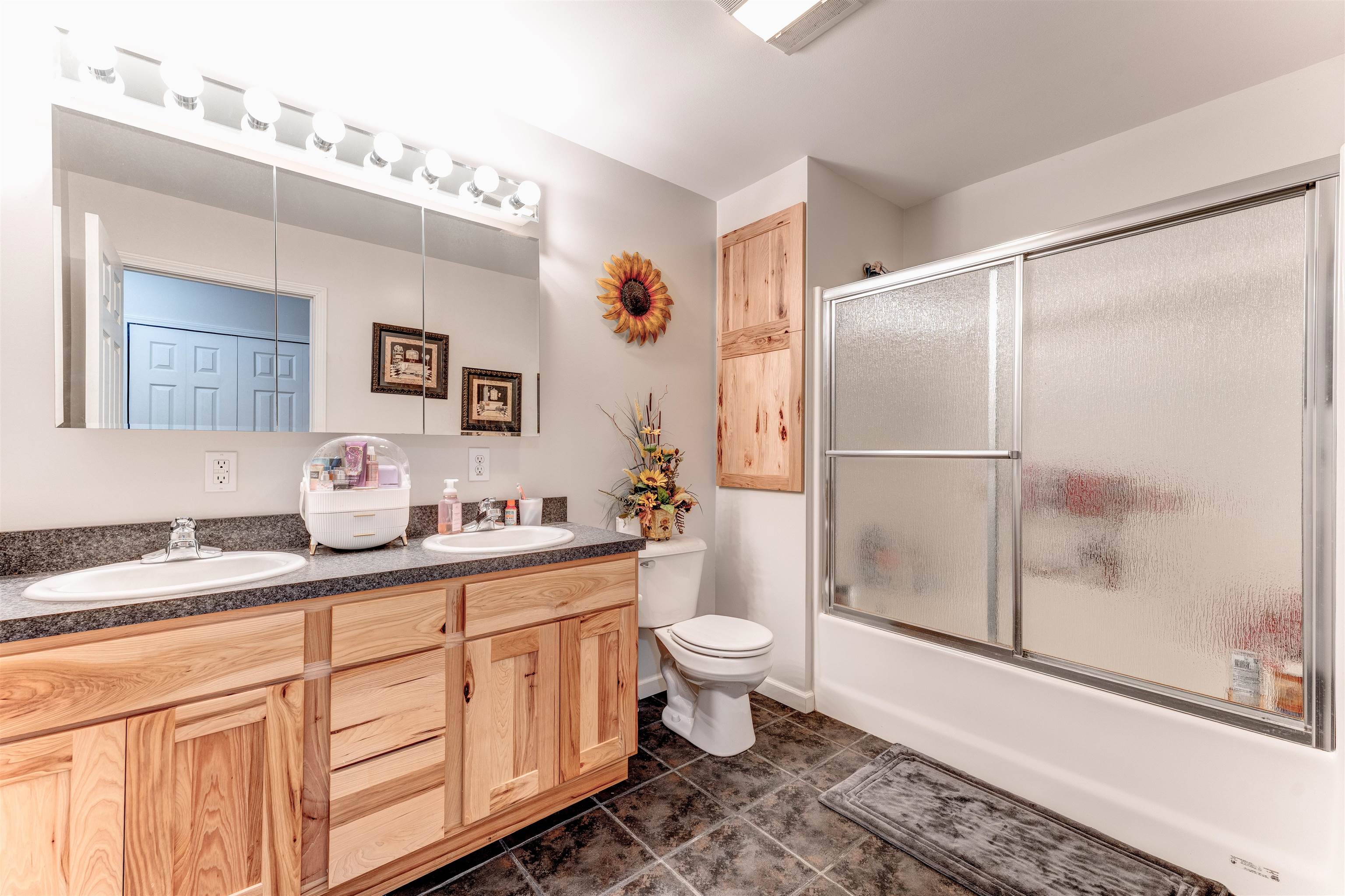 6360 West Ray Road Swartz Creek, MI 48473 - Photo 28 of 58 50178618-8b3419cf-9012-47f3-9894-5bc797c8b2c1.JPG