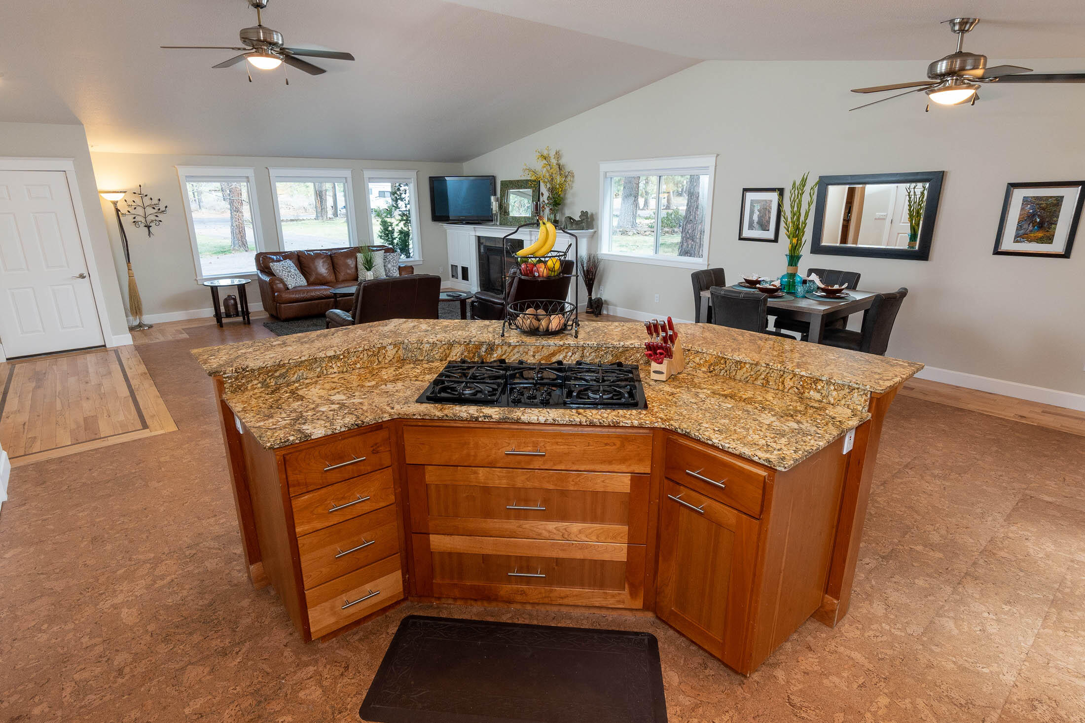 19459 Apache Road Bend, OR 97702 - Photo 15 of 33 Gas Cooktop!