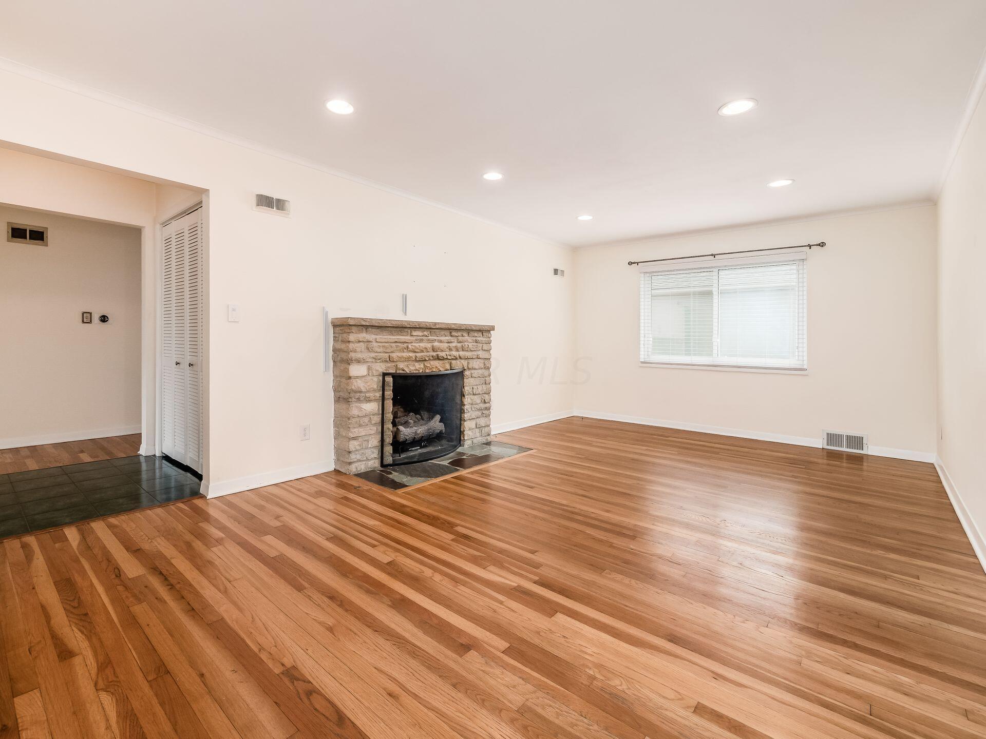 3180 Ainwick Road Columbus, OH 43221 - Photo 11 of 57 Living Room
