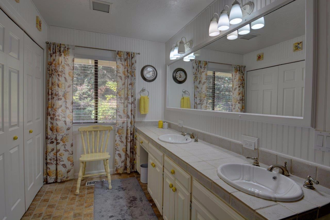 2079 Knowles Road Medford, OR 97501 - Photo 14 of 25 Additional Photo