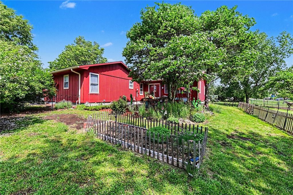 1301 West 8th Street Edgerton, KS 66021 - Photo 8 of 38