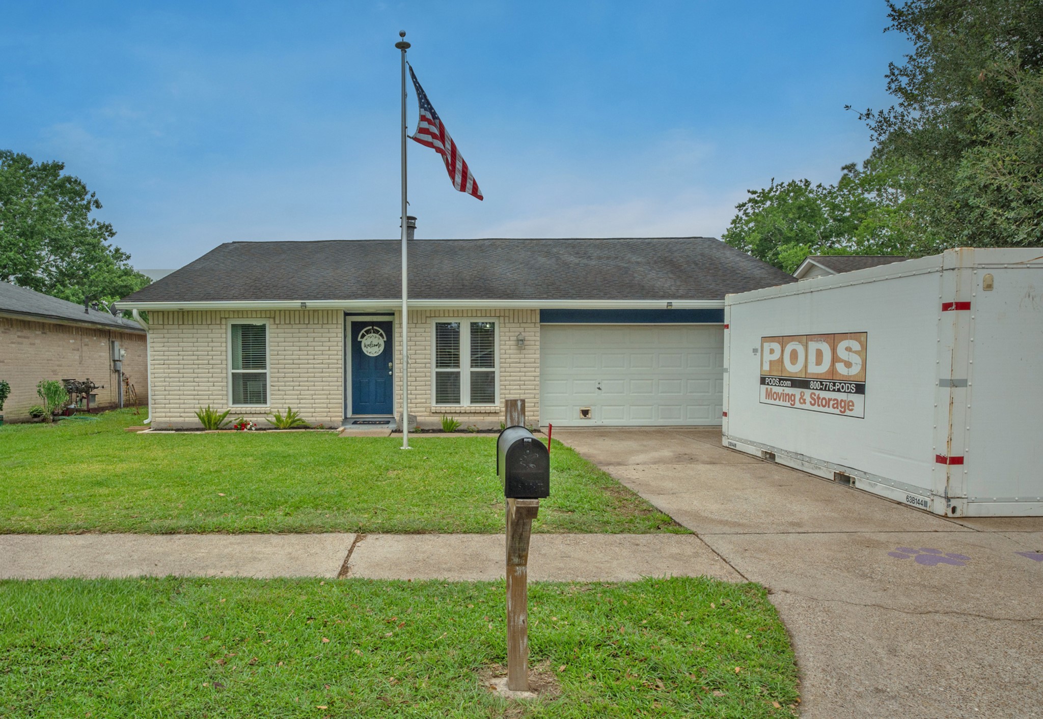 10 Wagon Ln Loop Angleton, TX 77515 - Photo 3 of 32
