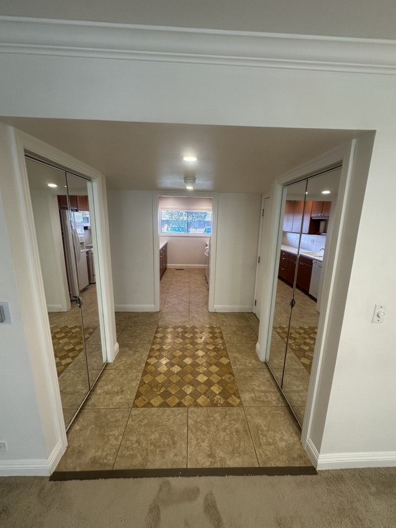 1721 Northfield Square, Unit B Northfield, IL 60093 - Photo 2 of 16 a view of a livingroom with a fireplace