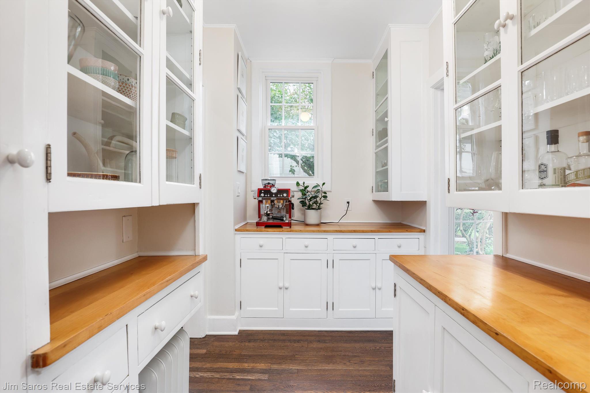 25 Roslyn Road Grosse Pointe, MI 48236 - Photo 9 of 34 Butlers pantry