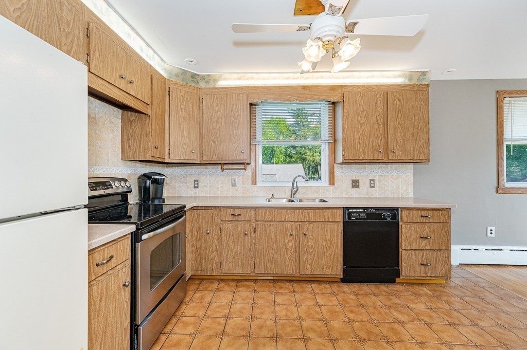 7 Carol Street Stoneham, MA 02180 - Photo 9 of 40