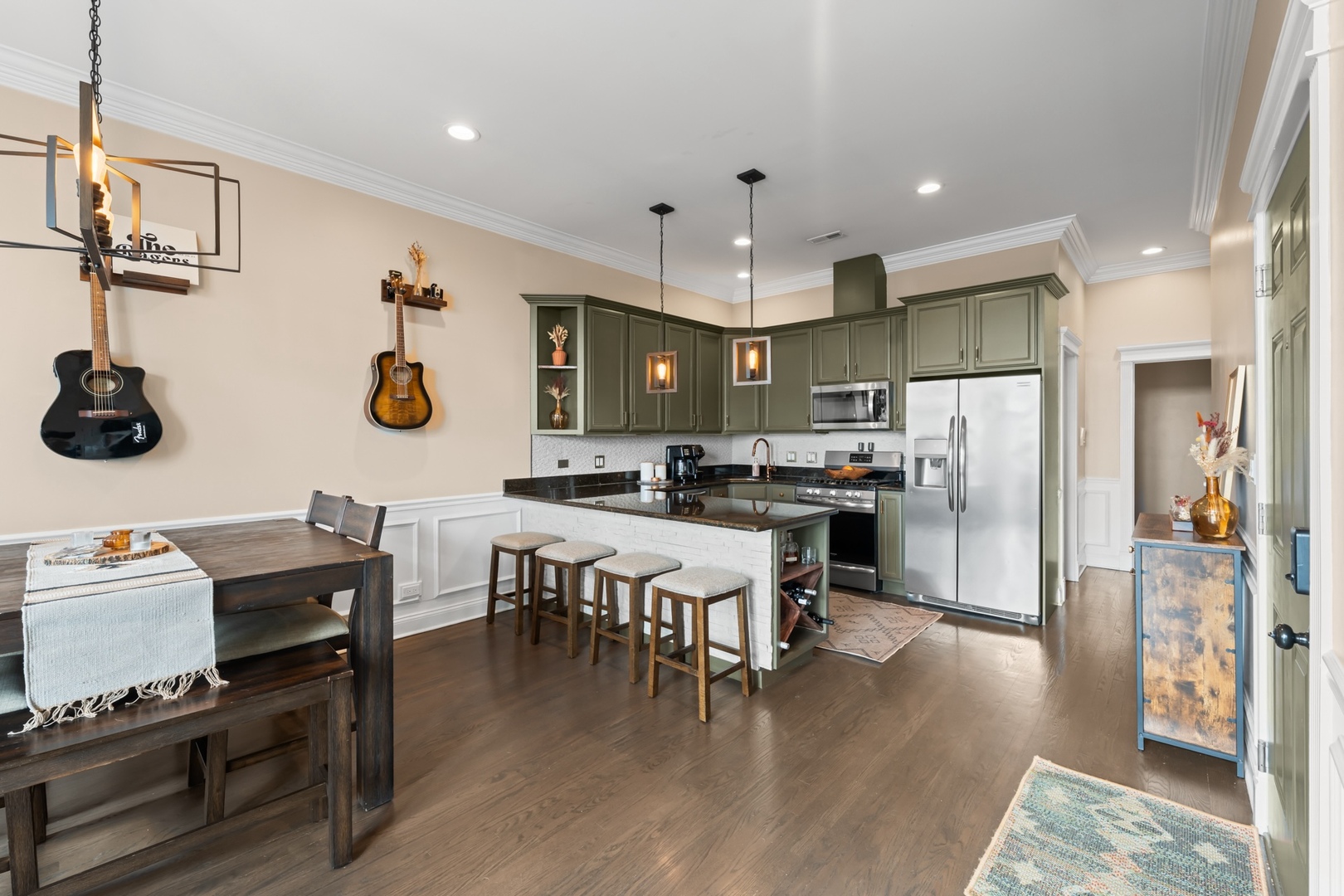 2248 West Foster Avenue, Unit 4 Chicago, IL 60625 - Photo 4 of 23