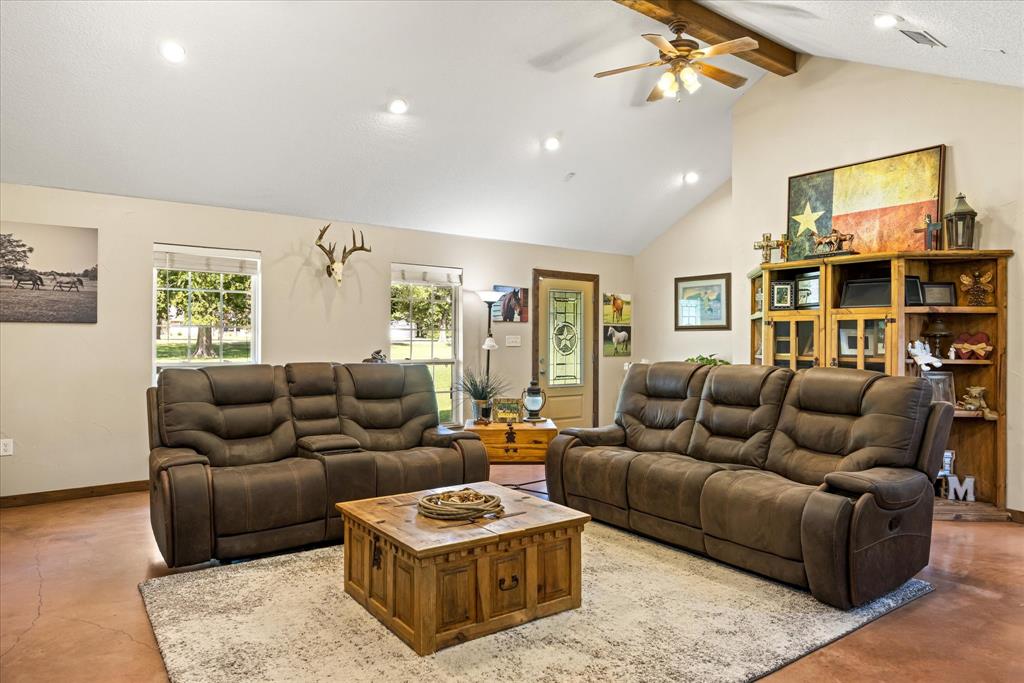 511 Highland Road Springtown, TX 76082 - Photo 4 of 39 Gallery Image 4