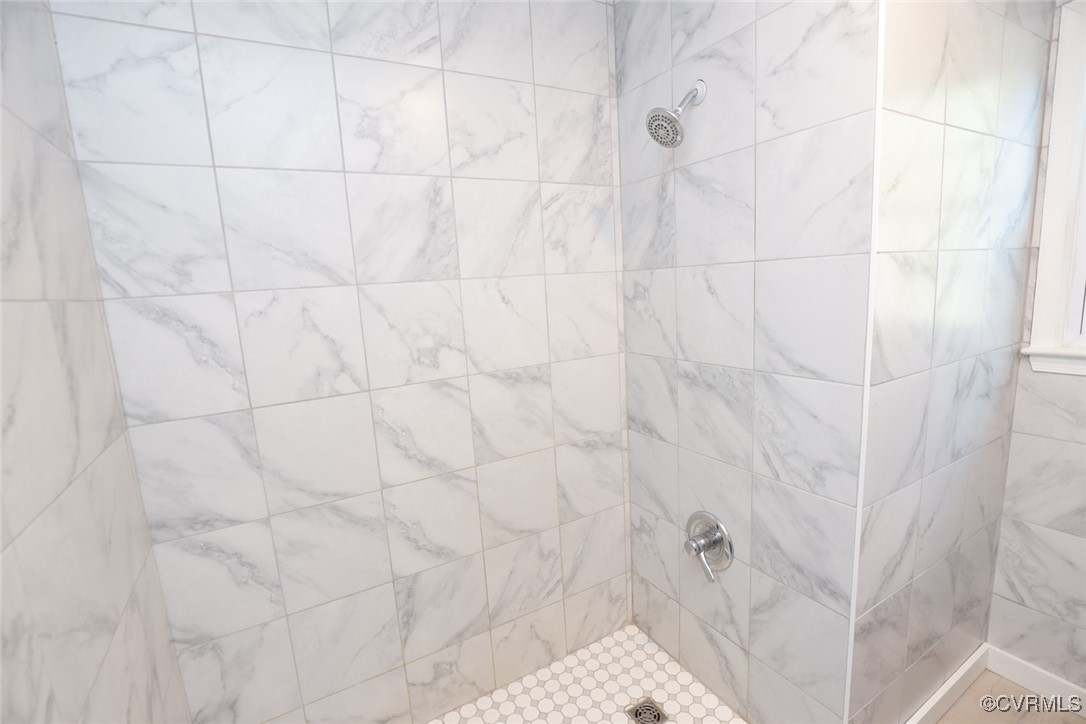 4210 Chesdin Boulevard Sutherland, VA 23885 - Photo 15 of 35 a bathroom with a shower