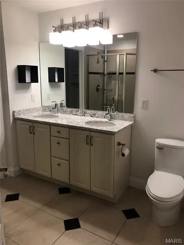 $2,500 | 910 McKnight Road, Unit 3A, University City, MO 63132