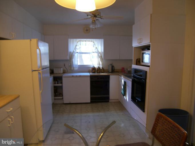 5118 Durham Road East Columbia, MD 21044 - Photo 11 of 15 Kitchen