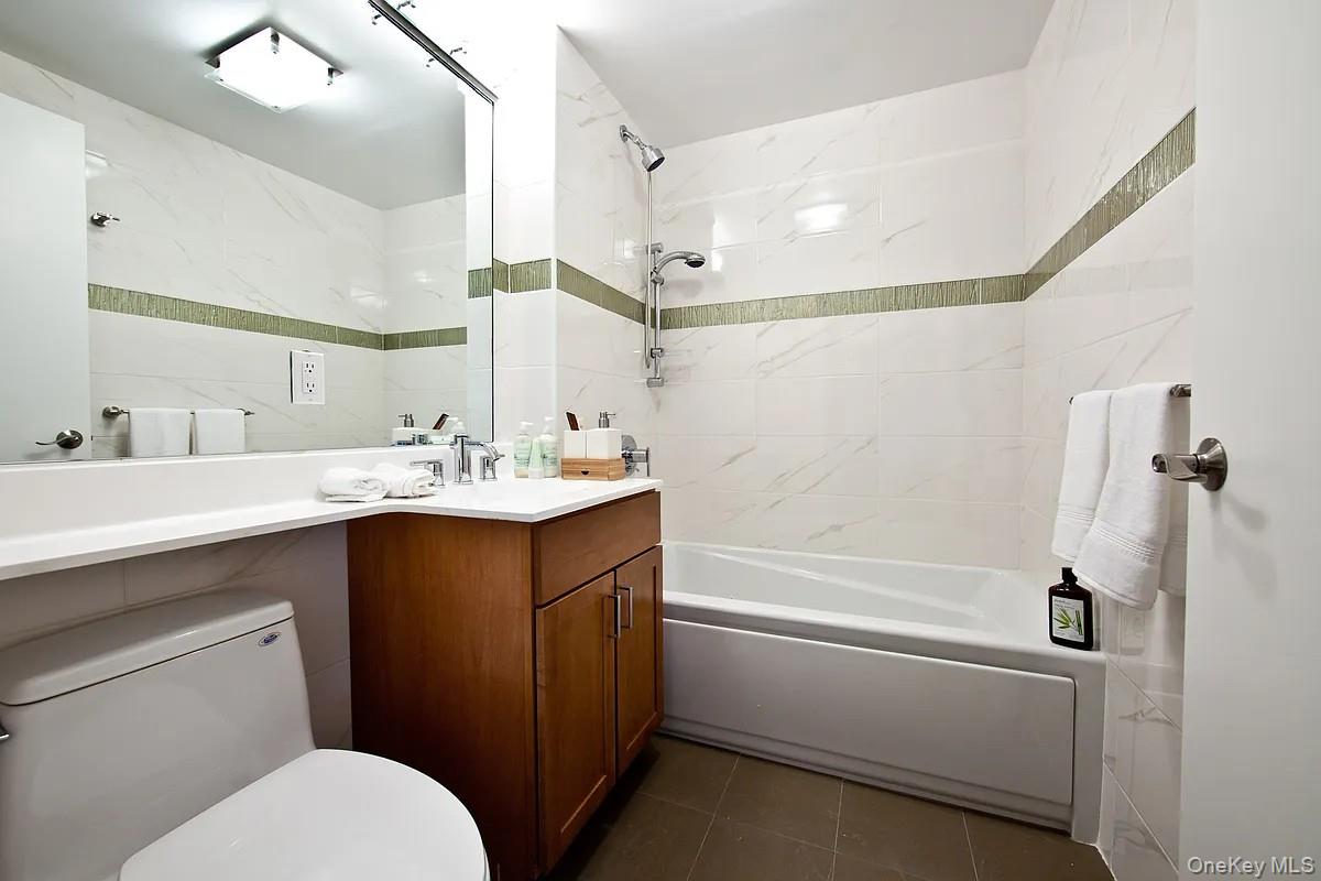 116-11 Curzon Road, Unit 6A Queens, NY 11418 - Photo 3 of 6