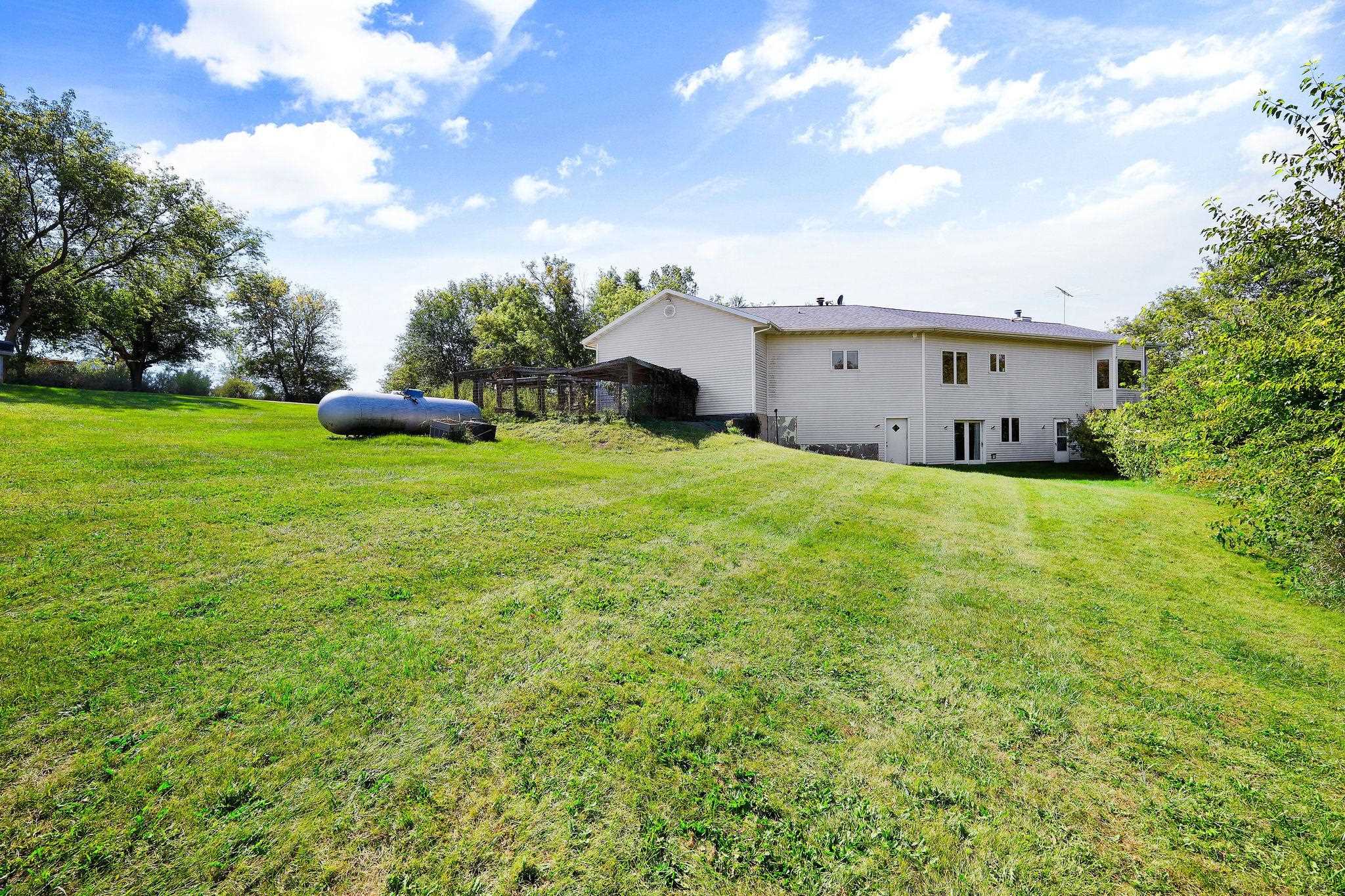 847 County Rd Jg Mount Horeb, WI 53572 - Photo 4 of 42