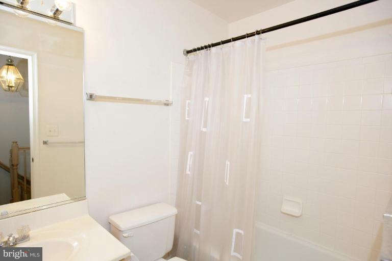 116 Ridgepoint Place Gaithersburg, MD 20878 - Photo 4 of 30 Bath #2