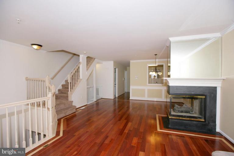 116 Ridgepoint Place Gaithersburg, MD 20878 - Photo 5 of 30 Living Room/Dining Room