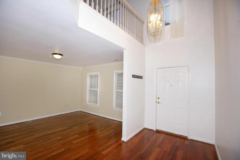 116 Ridgepoint Place Gaithersburg, MD 20878 - Photo 8 of 30 Entrance / Foyer