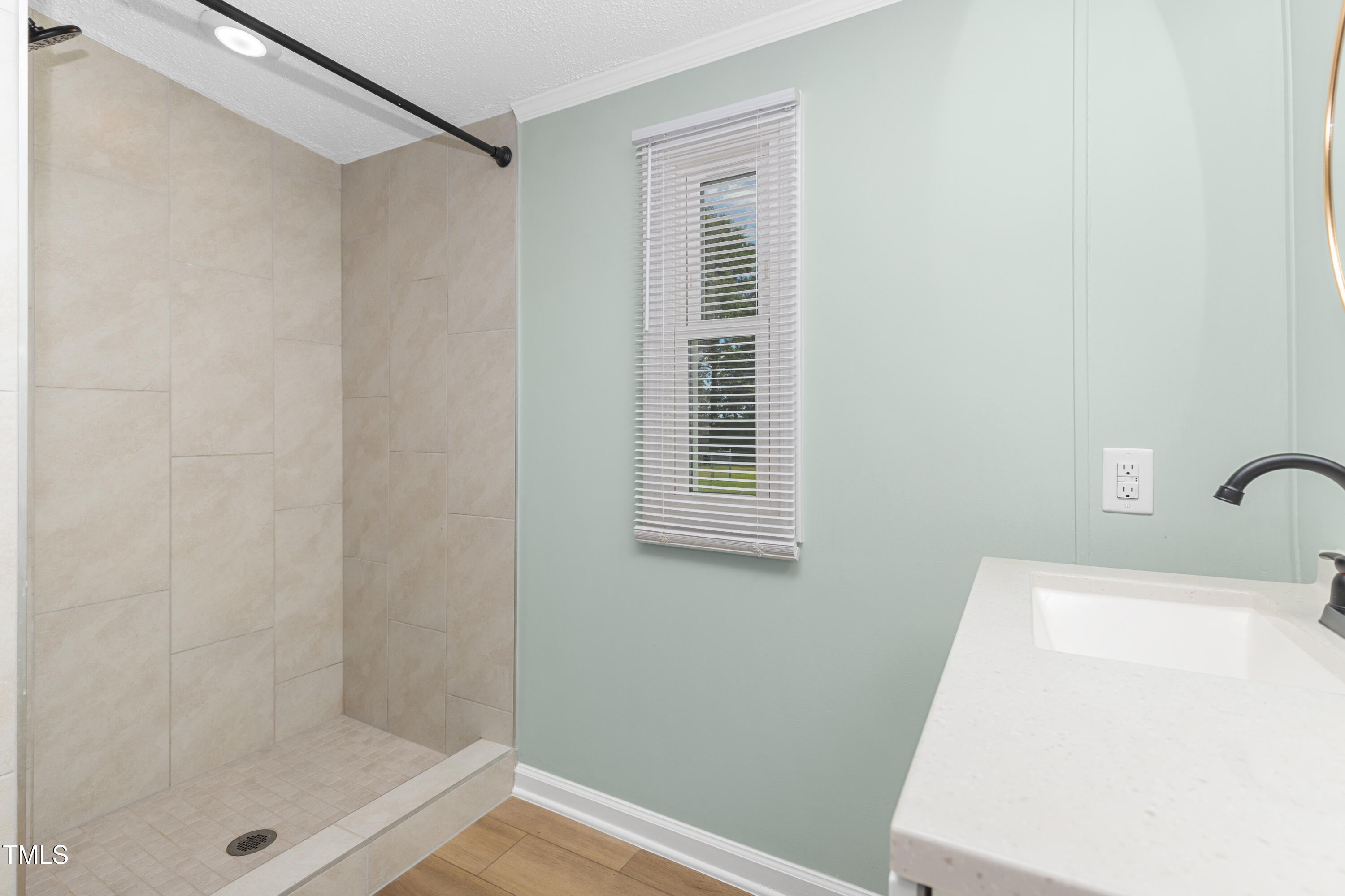 165 Dawn Road Benson, NC 27504 - Photo 20 of 30 a bathroom with a bathtub