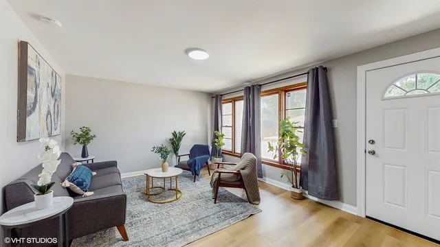 $495,000 | 2701 South Hillock Avenue, Chicago, IL 60608