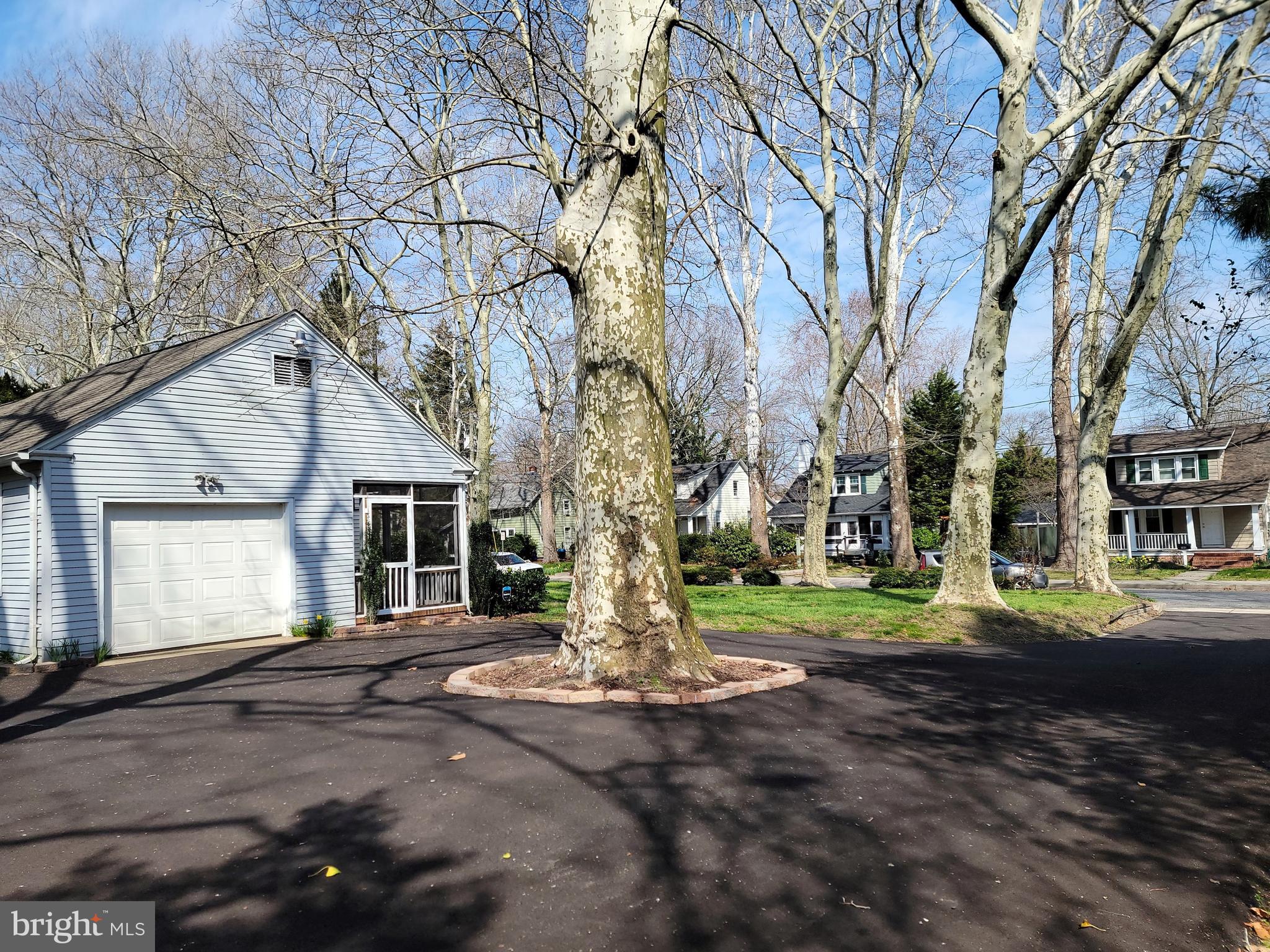 208 Powell Avenue Salisbury, MD 21801 - Photo 6 of 49 Blacktop Circular Driveway