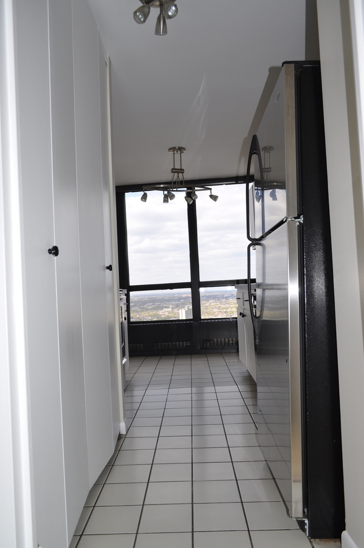 5415 North Sheridan Road, Unit 3911 Chicago, IL 60640 - Photo 9 of 16