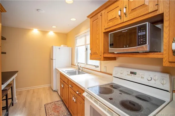 $2,175 | 115 Ayers Point Road, Old Saybrook, CT 06475