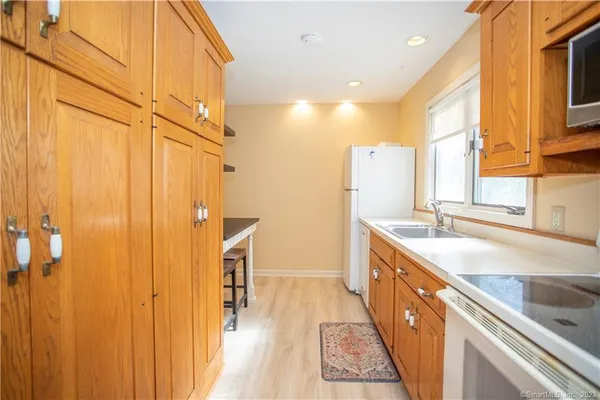 $2,175 | 115 Ayers Point Road, Old Saybrook, CT 06475