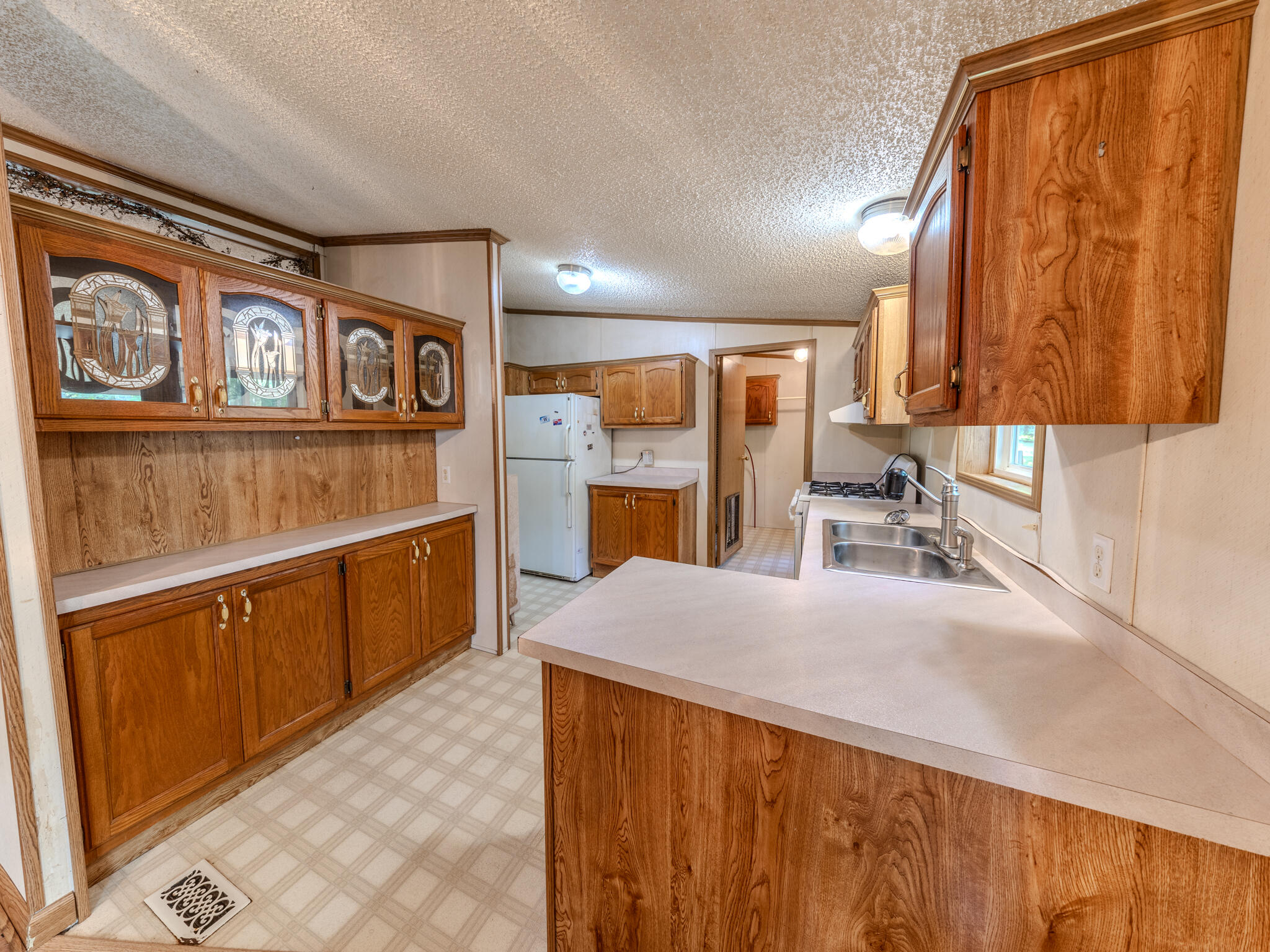 10848 Edgewood Drive Demotte, IN 46310 - Photo 6 of 17 2048x1536