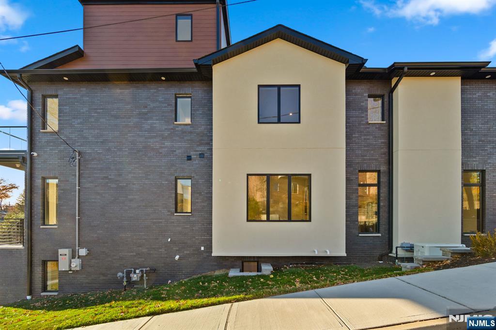 61 Edgewater Road Cliffside Park, NJ 07010 - Photo 3 of 49