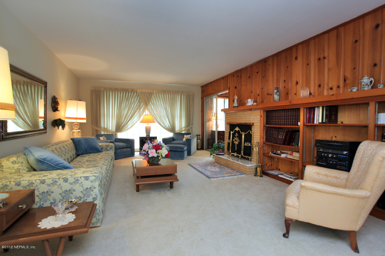 2442 Holly Point Road East Orange Park, FL 32073 - Photo 2 of 25 Living Room