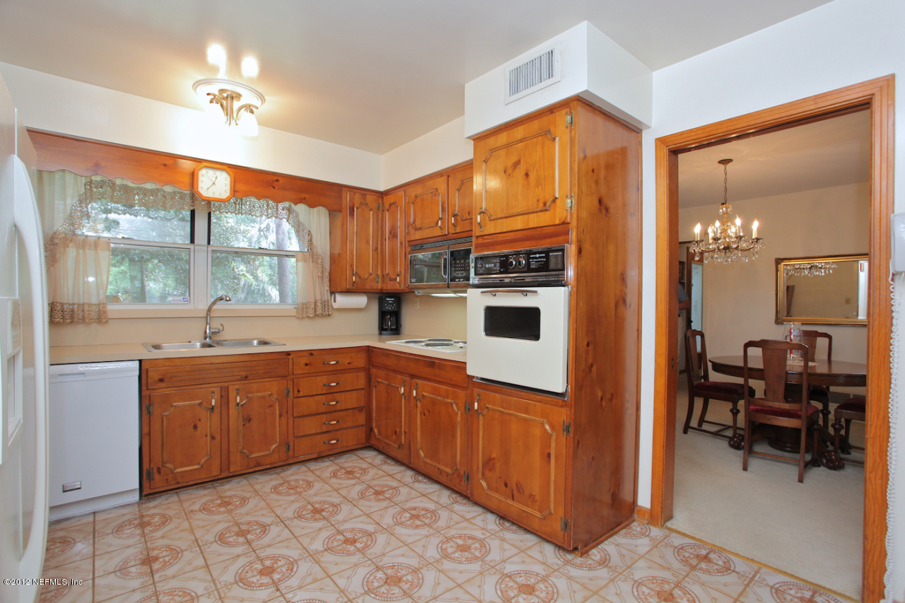 2442 Holly Point Road East Orange Park, FL 32073 - Photo 3 of 25 Kitchen