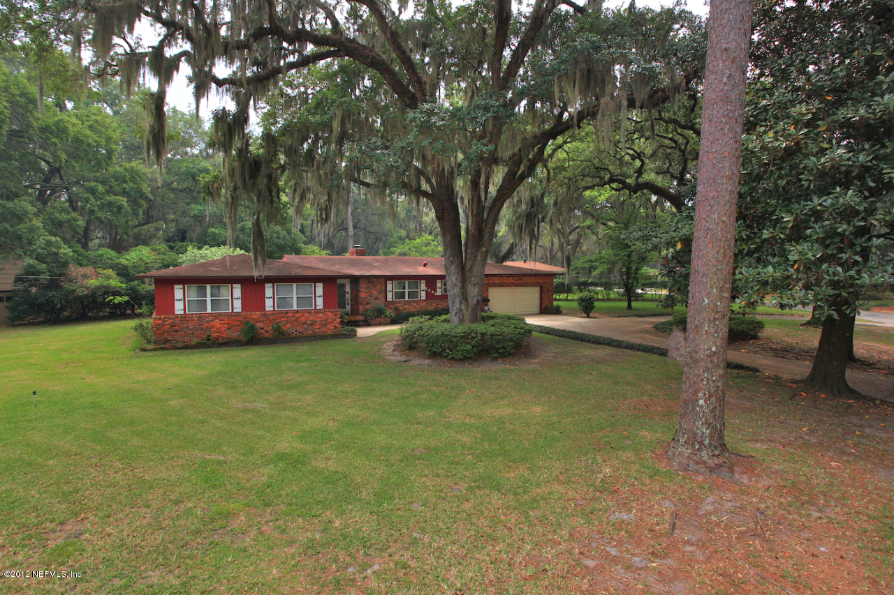 2442 Holly Point Road East Orange Park, FL 32073 - Photo 6 of 25 Front of Home