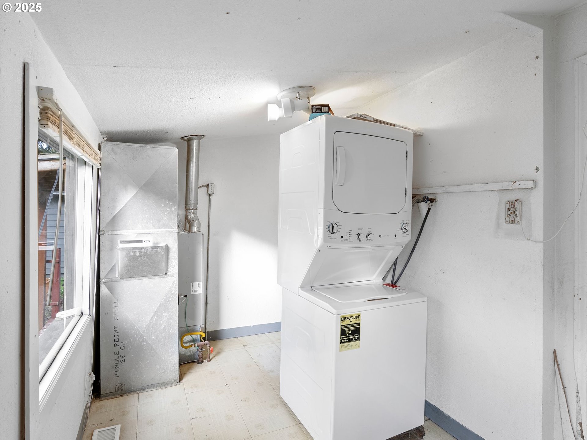 6009 Southeast 138th Place Portland, OR 97236 - Photo 26 of 37 a utility room with dryer and washer