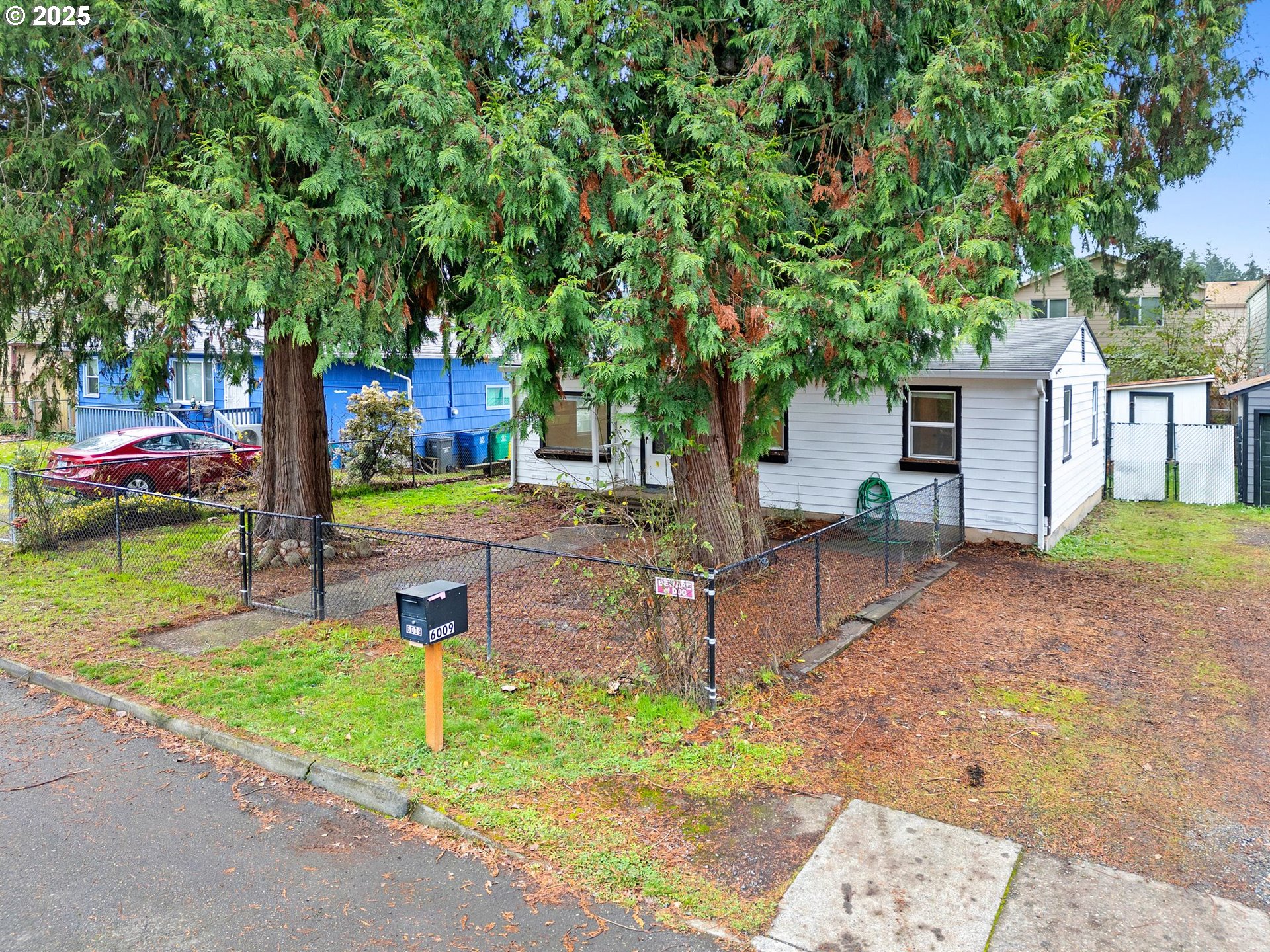 6009 Southeast 138th Place Portland, OR 97236 - Photo 33 of 37 a front view of a house with garden