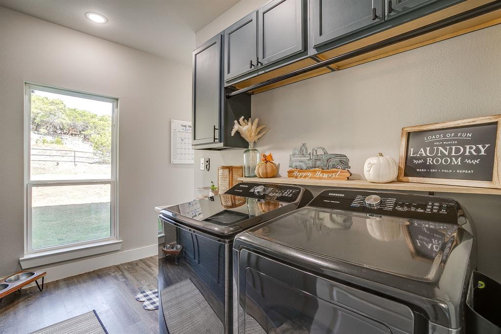 9720 Scenic View Court Rio Vista, TX 76093 - Photo 17 of 31 a kitchen with a stove and a sink