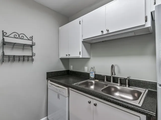 $195,000 | 301 South Lipona Road, Unit 12 AKA 10E, Tallahassee, FL 32304