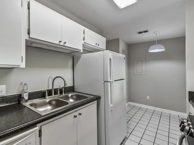 $195,000 | 301 South Lipona Road, Unit 12 AKA 10E, Tallahassee, FL 32304