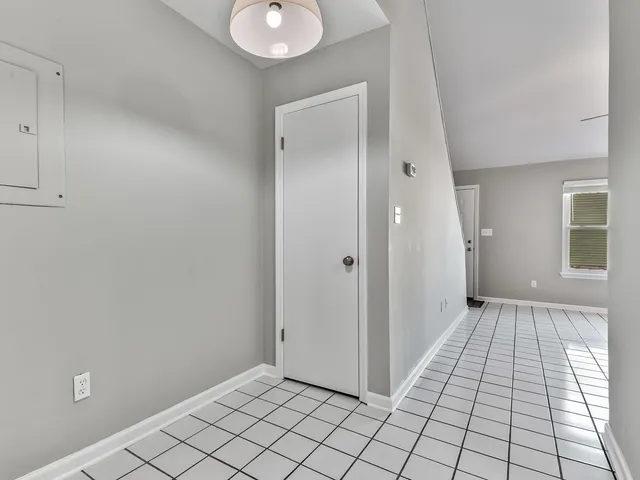 $195,000 | 301 South Lipona Road, Unit 12 AKA 10E, Tallahassee, FL 32304