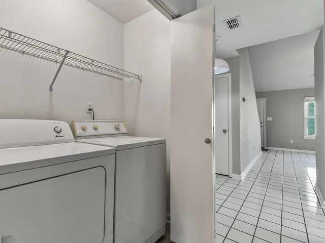 $195,000 | 301 South Lipona Road, Unit 12 AKA 10E, Tallahassee, FL 32304
