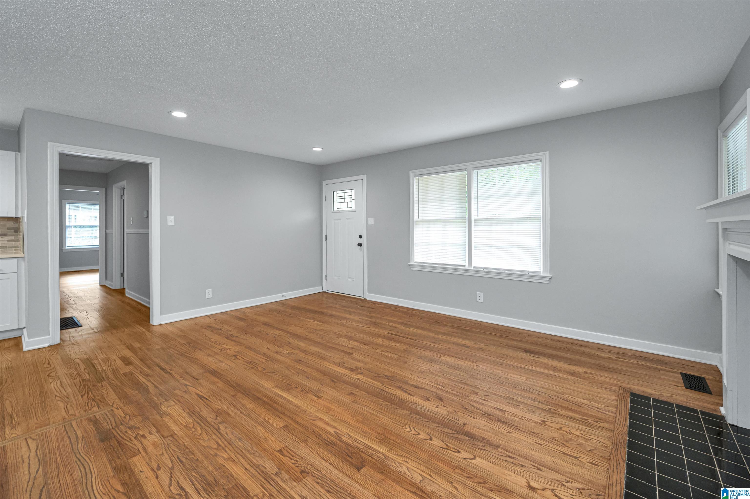 816 Martinwood Road Birmingham, AL 35235 - Photo 5 of 31