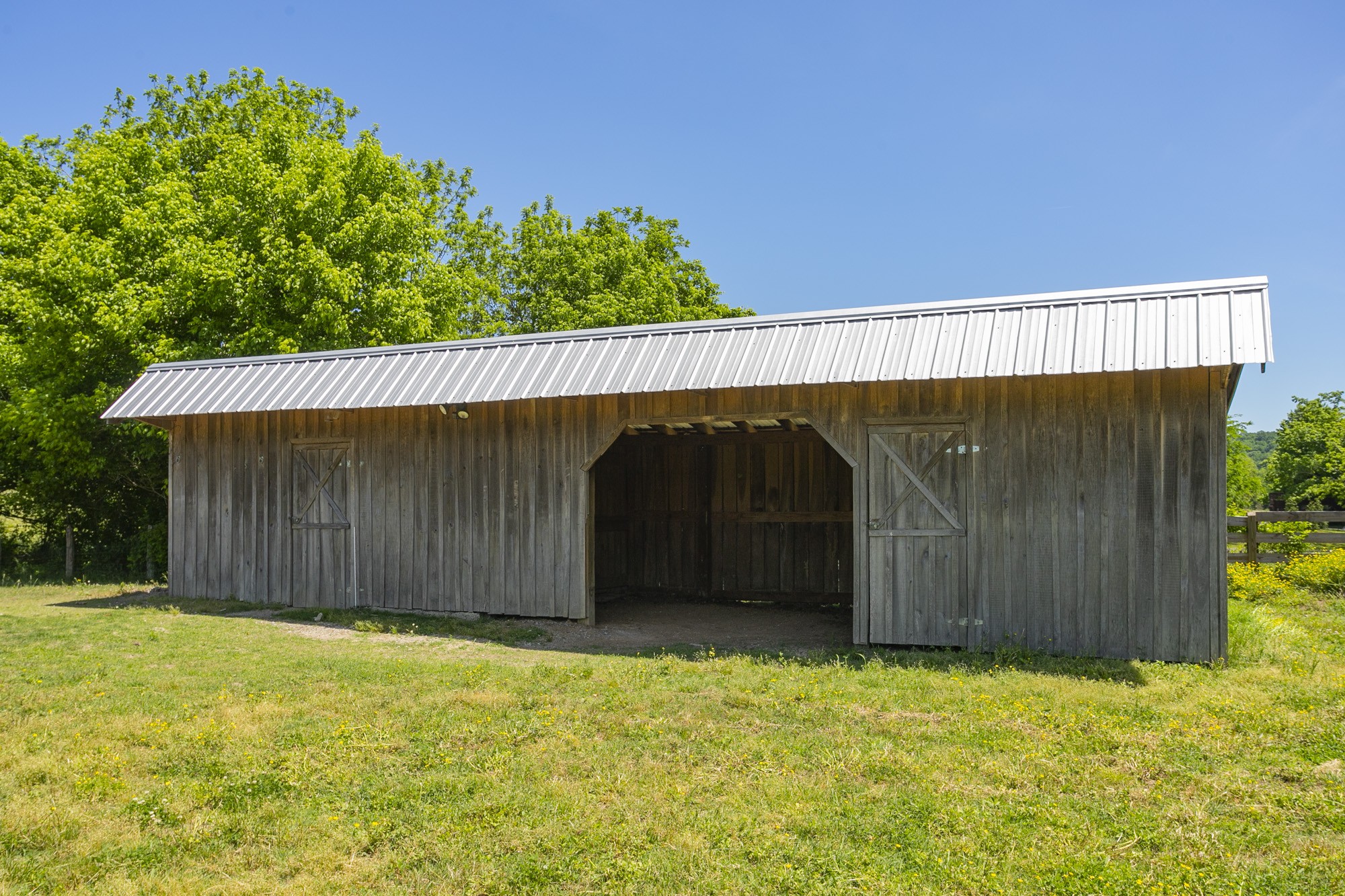 5750 Davis Hollow Road Franklin, TN 37064 - Photo 22 of 41 a backyard of a house