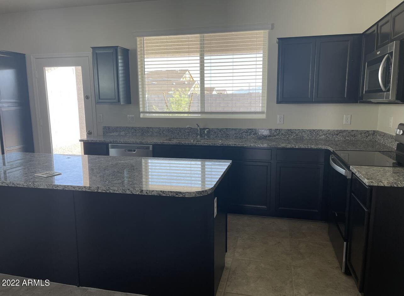 7829 West Cordes Road Phoenix, AZ 85043 - Photo 4 of 15 IMG_8757