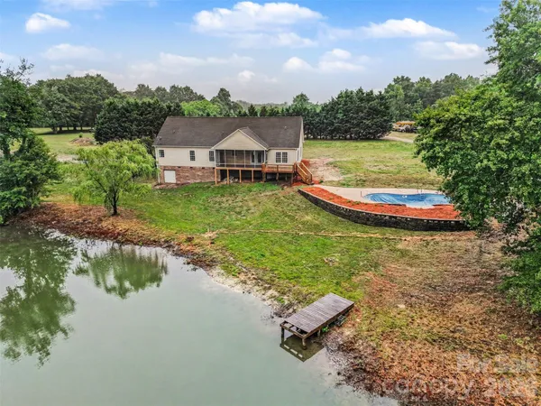 an aerial view of a house having yard